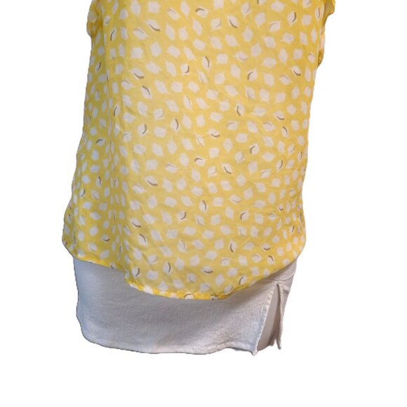 ❤️ 4/$20 Old Navy lemon-print tank top Women's medium Sheer Ruffled yellow white - Picture 4 of 12